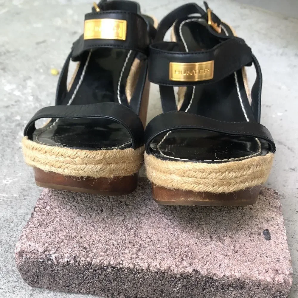 Hunter  Gonave  Platforms